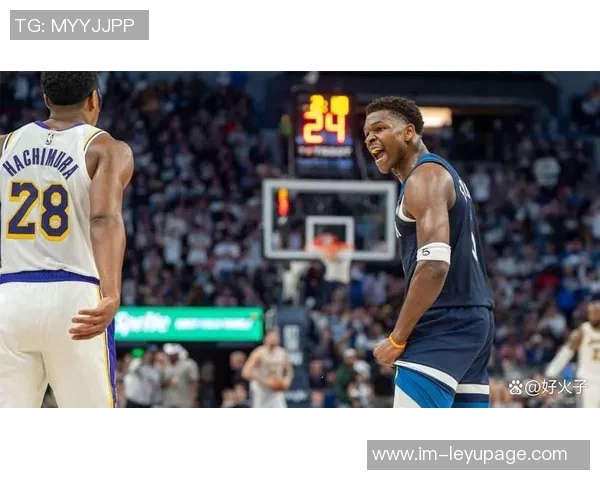 爱德华兹重返亚特兰大客场比赛祖父身穿森林狼装备全力支持